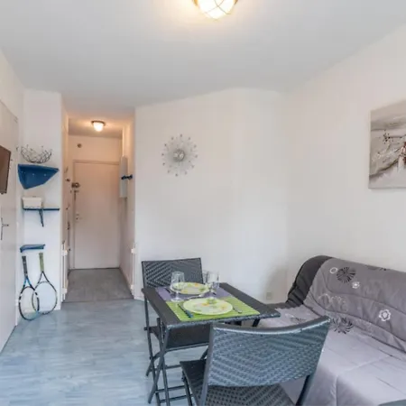 Charming Appt Near Beach Apartment *